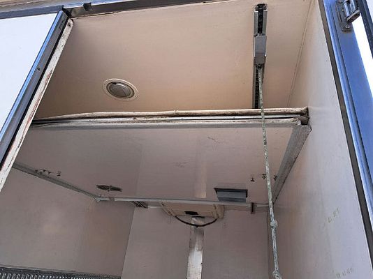 Vehicle image 10 / 19