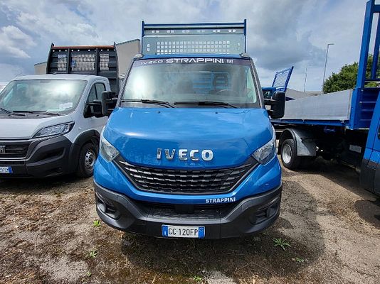 Vehicle image 1 / 5