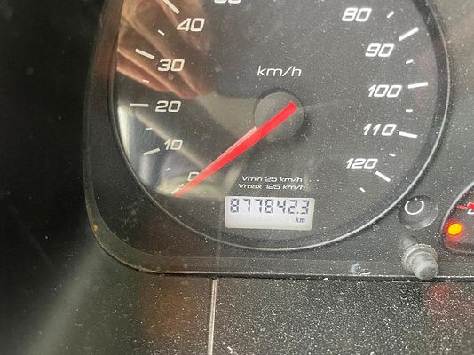 Vehicle image 5 / 18