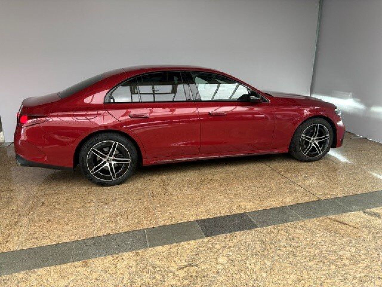 Mercedes-Benz E-Klasse – Bild 4