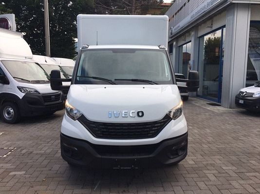 Vehicle image 3 / 11