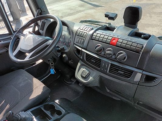 Vehicle image 5 / 5