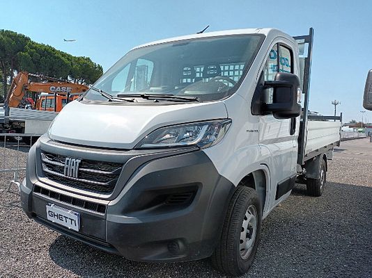 Vehicle image 2 / 4