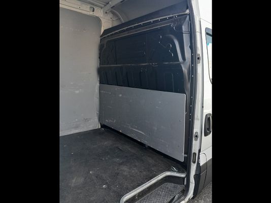 Vehicle image 10 / 20