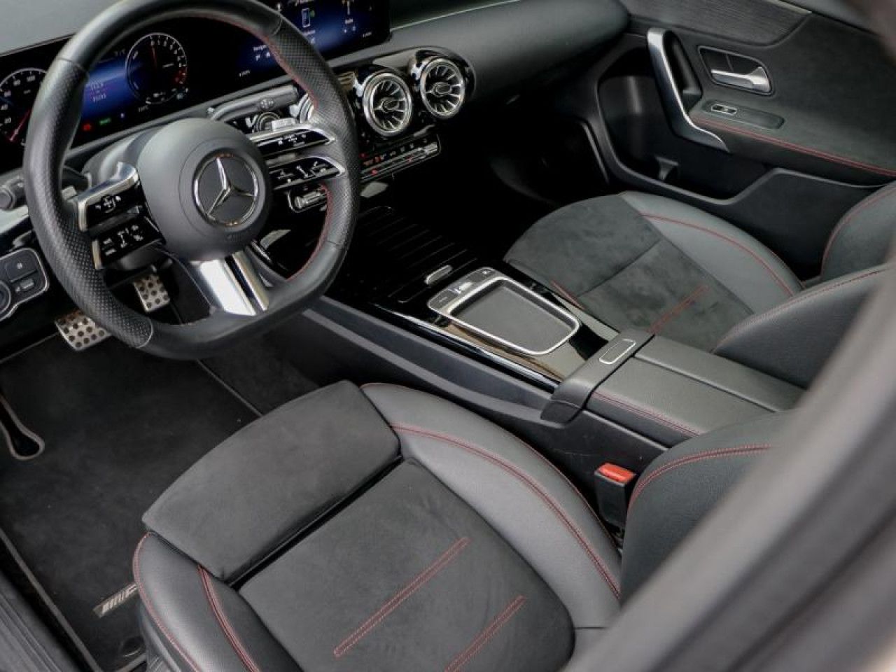 Photo du v&eacute;hicule 12 / 18