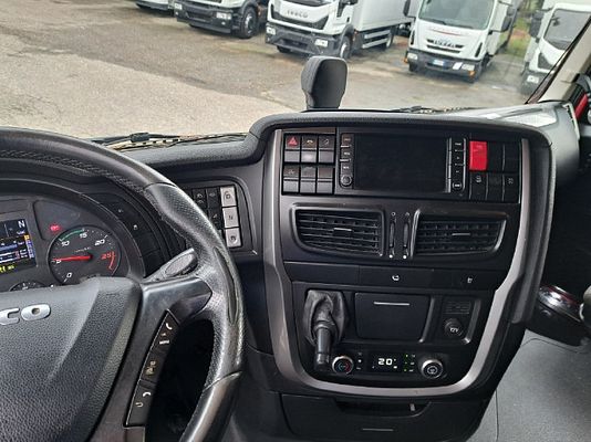Vehicle image 14 / 15