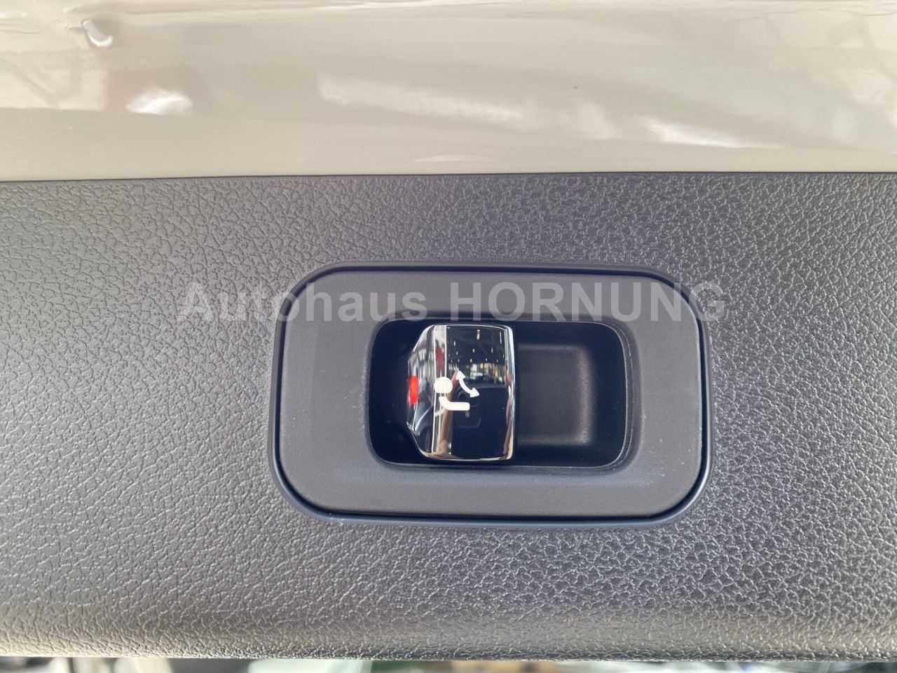 Mercedes-Benz E-Klasse – Bild 8