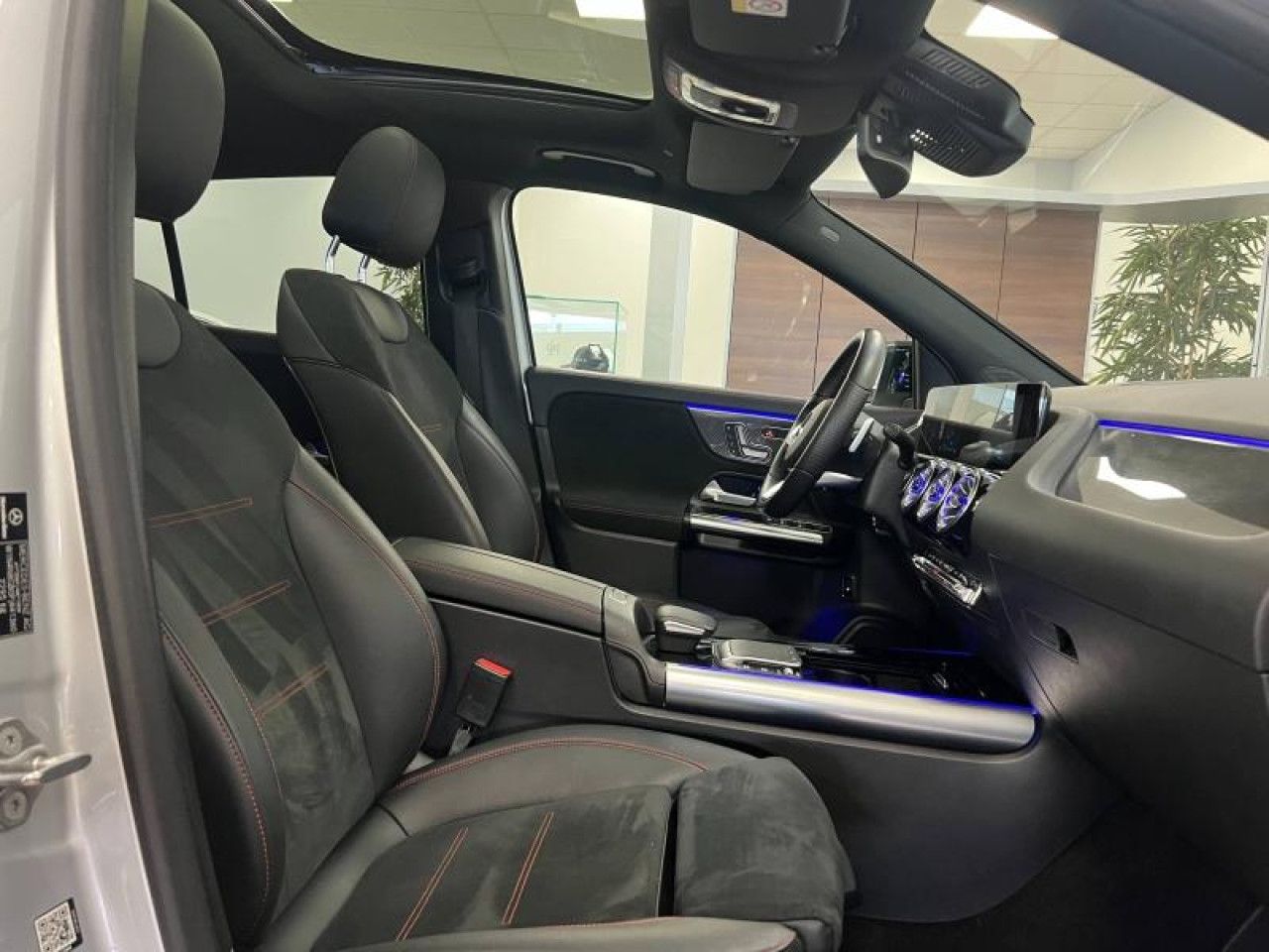 Photo du v&eacute;hicule 16 / 18