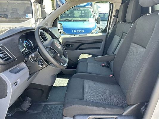 Vehicle image 10 / 16