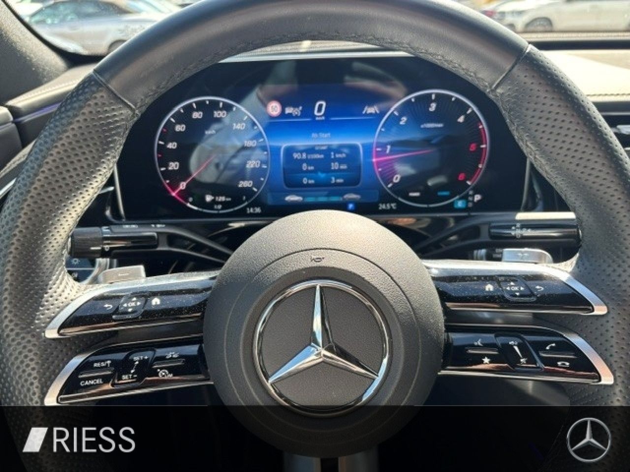 Mercedes-Benz E-Klasse – Bild 16