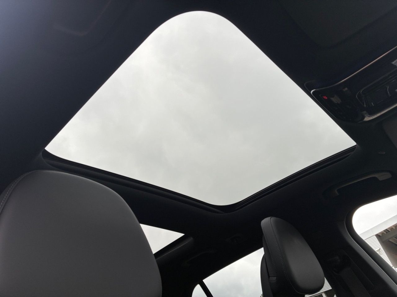 Mercedes-Benz E-Klasse – Bild 17