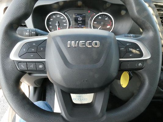 Vehicle image 11 / 14