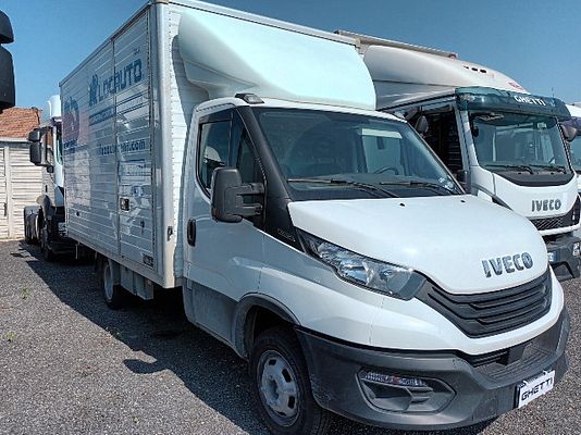 Vehicle image 1 / 4