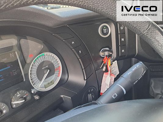 Vehicle image 9 / 13