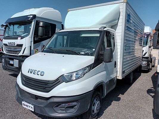 Vehicle image 2 / 4