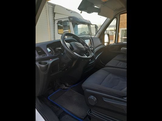 Vehicle image 18 / 20