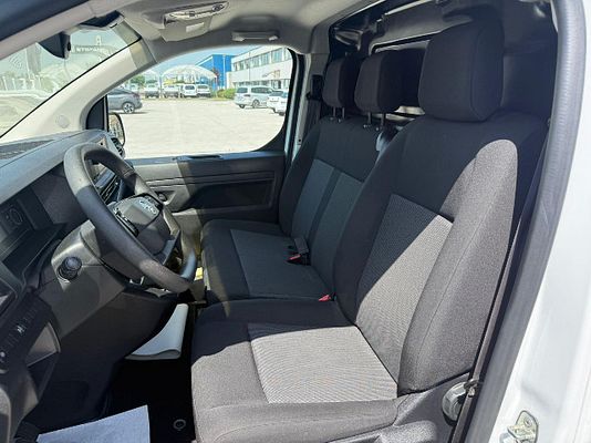 Vehicle image 8 / 14