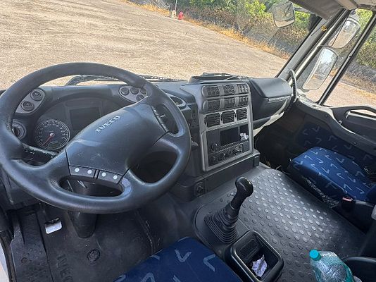 Vehicle image 5 / 7