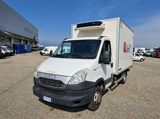 Vehicle image 1 / 19