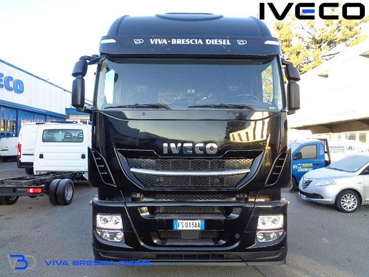 Vehicle image 2 / 15