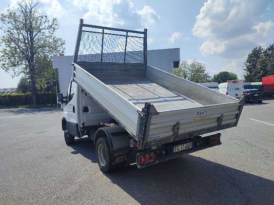 Vehicle image 7 / 10