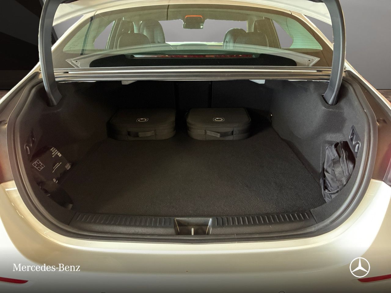 Mercedes-Benz E-Klasse – Bild 15