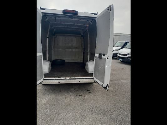 Vehicle image 13 / 20