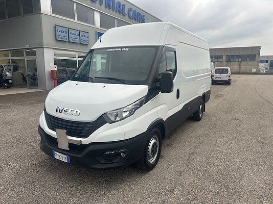 Vehicle image 1 / 19