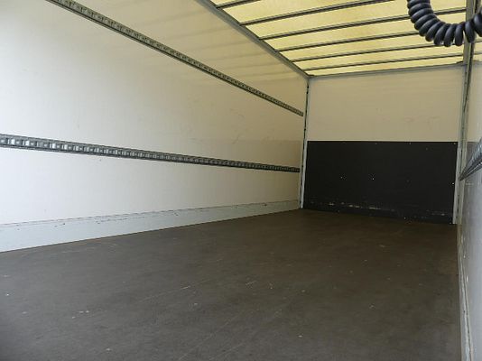 Vehicle image 5 / 7