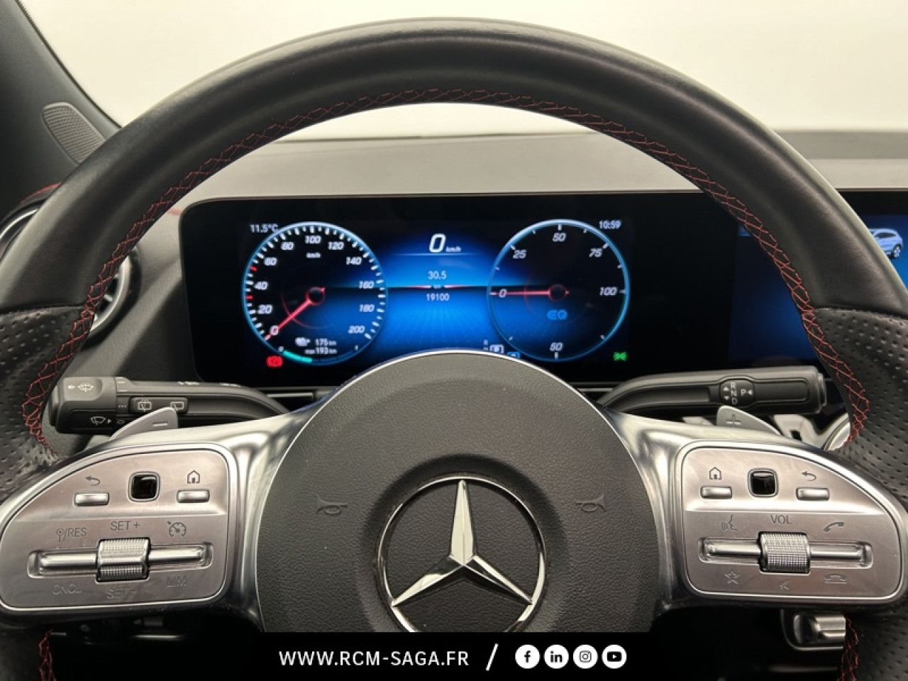 Photo du v&eacute;hicule 2 / 18