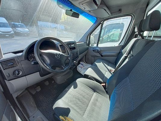 Vehicle image 4 / 6
