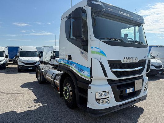 Vehicle image 1 / 13