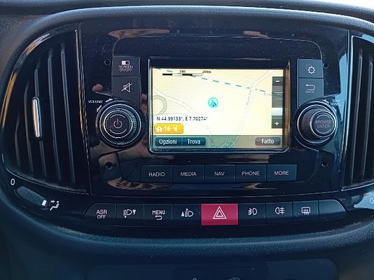 Vehicle image 9 / 12