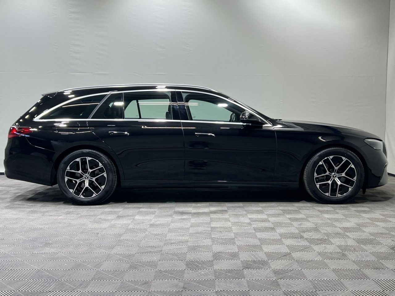 Mercedes-Benz E-Klasse – Bild 15