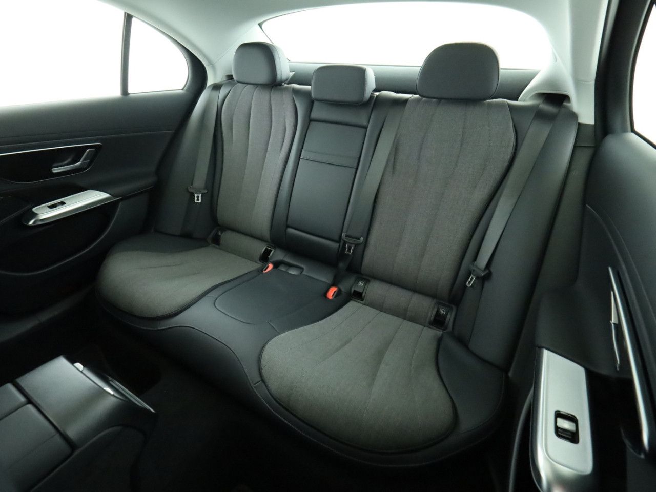 Mercedes-Benz E-Klasse – Bild 18