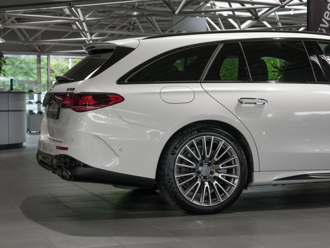 Mercedes-Benz E-Klasse – Bild 19