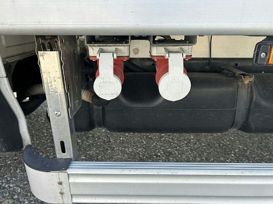 Vehicle image 12 / 19