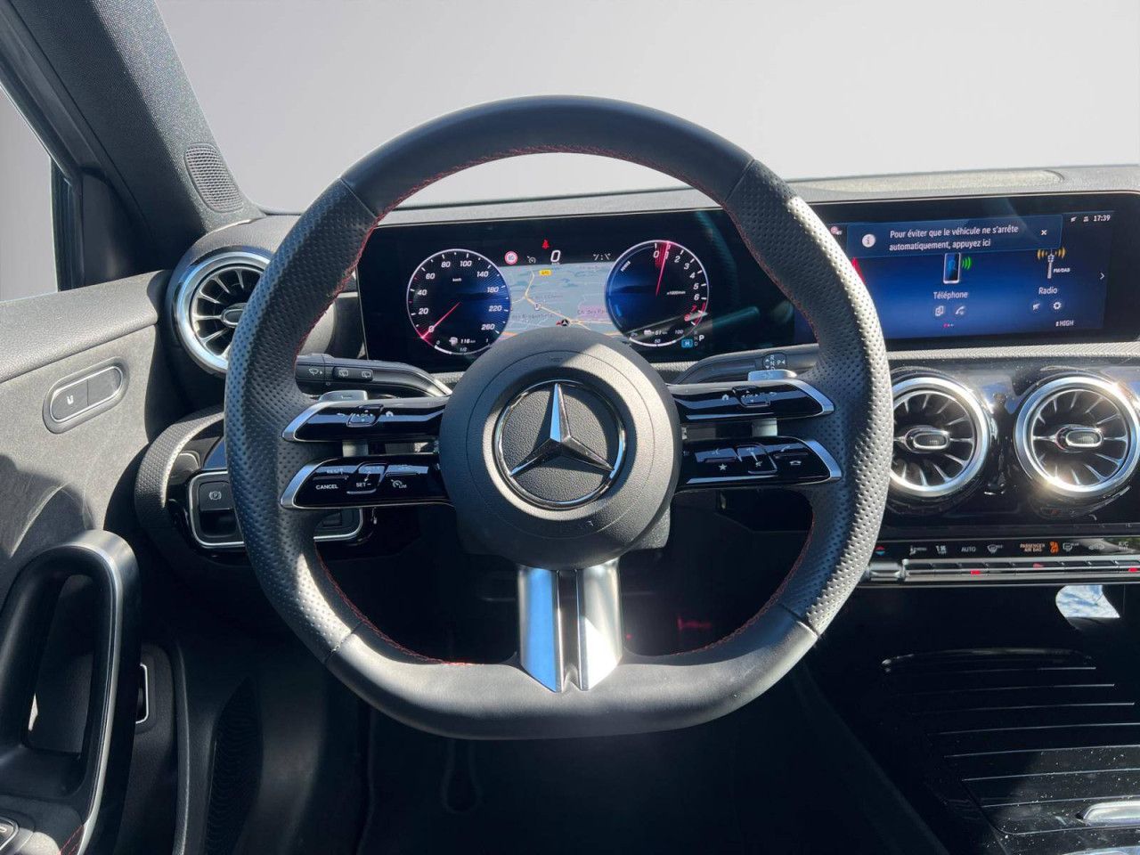 Photo du v&eacute;hicule 14 / 18