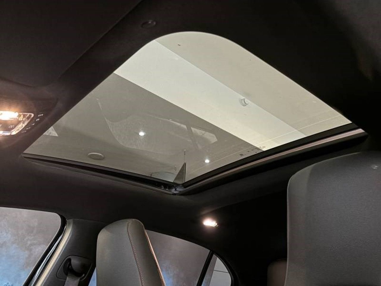 Photo du v&eacute;hicule 16 / 18