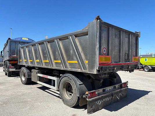 Vehicle image 3 / 4