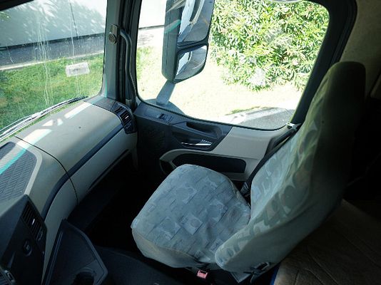 Vehicle image 13 / 15