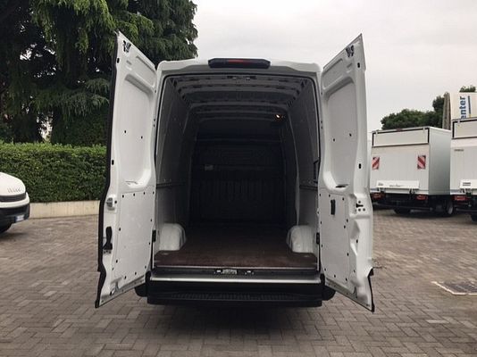 Vehicle image 7 / 10