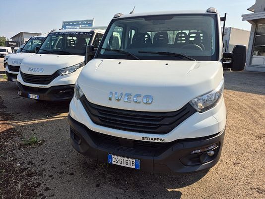 Vehicle image 1 / 6