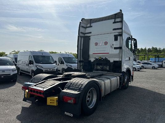 Vehicle image 8 / 14