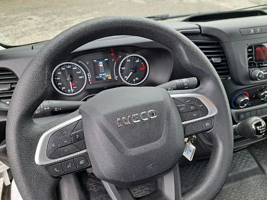 Vehicle image 8 / 11