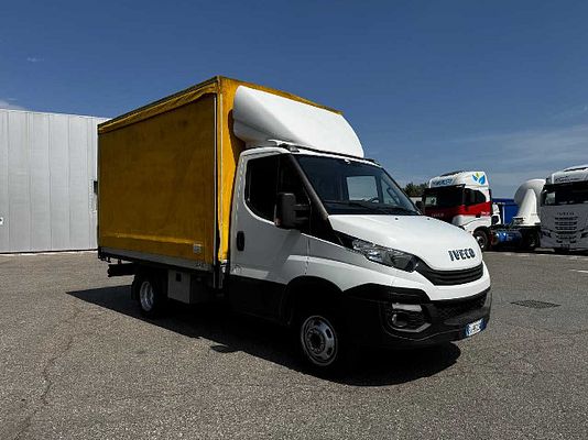 Vehicle image 6 / 10