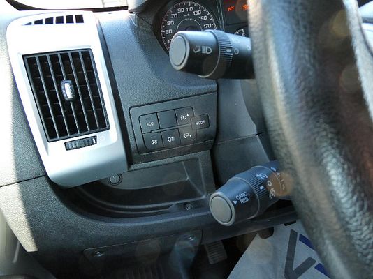 Vehicle image 9 / 15