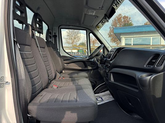 Vehicle image 13 / 13