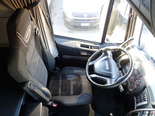 Vehicle image 7 / 15