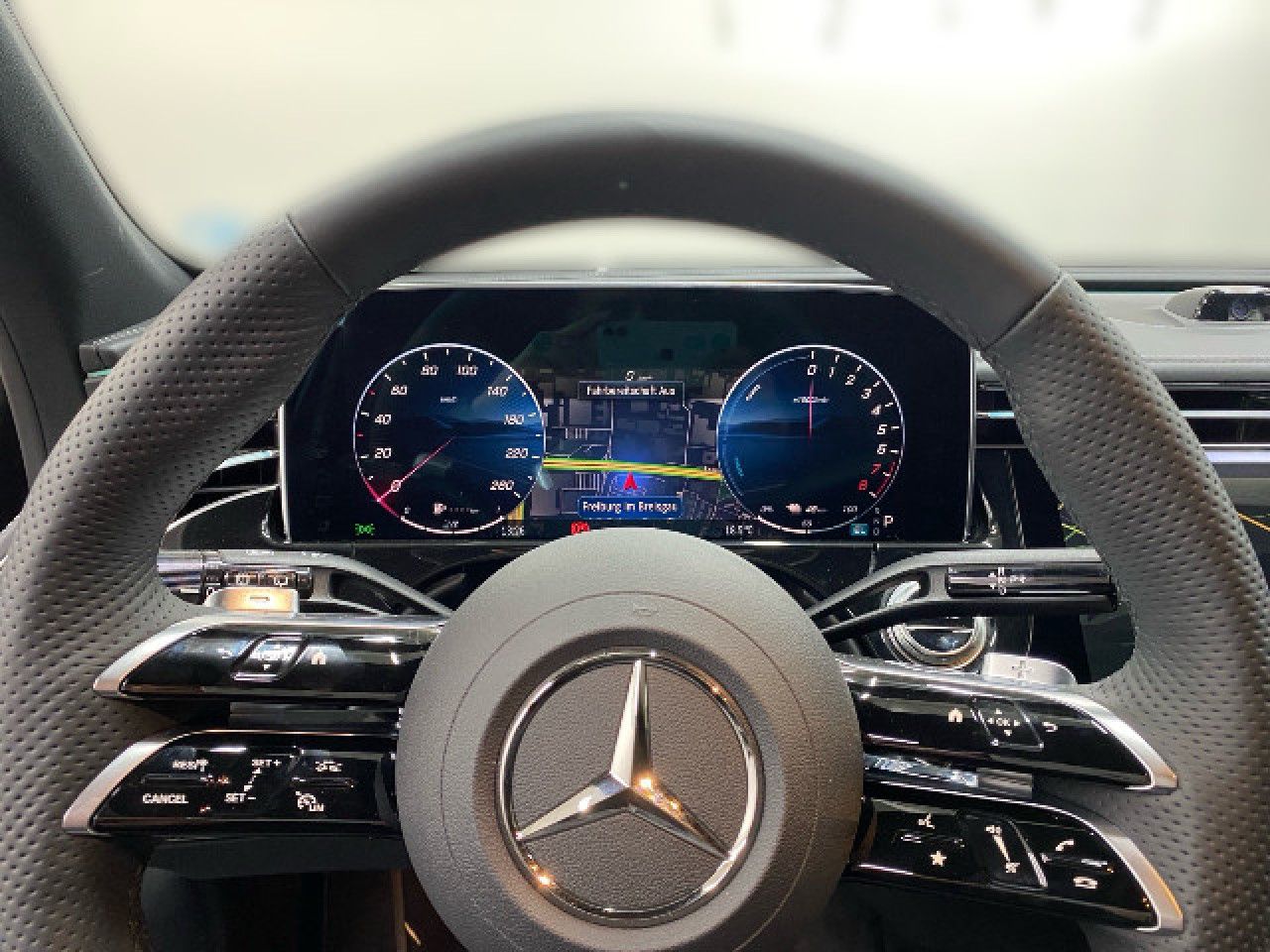 Mercedes-Benz E-Klasse – Bild 8